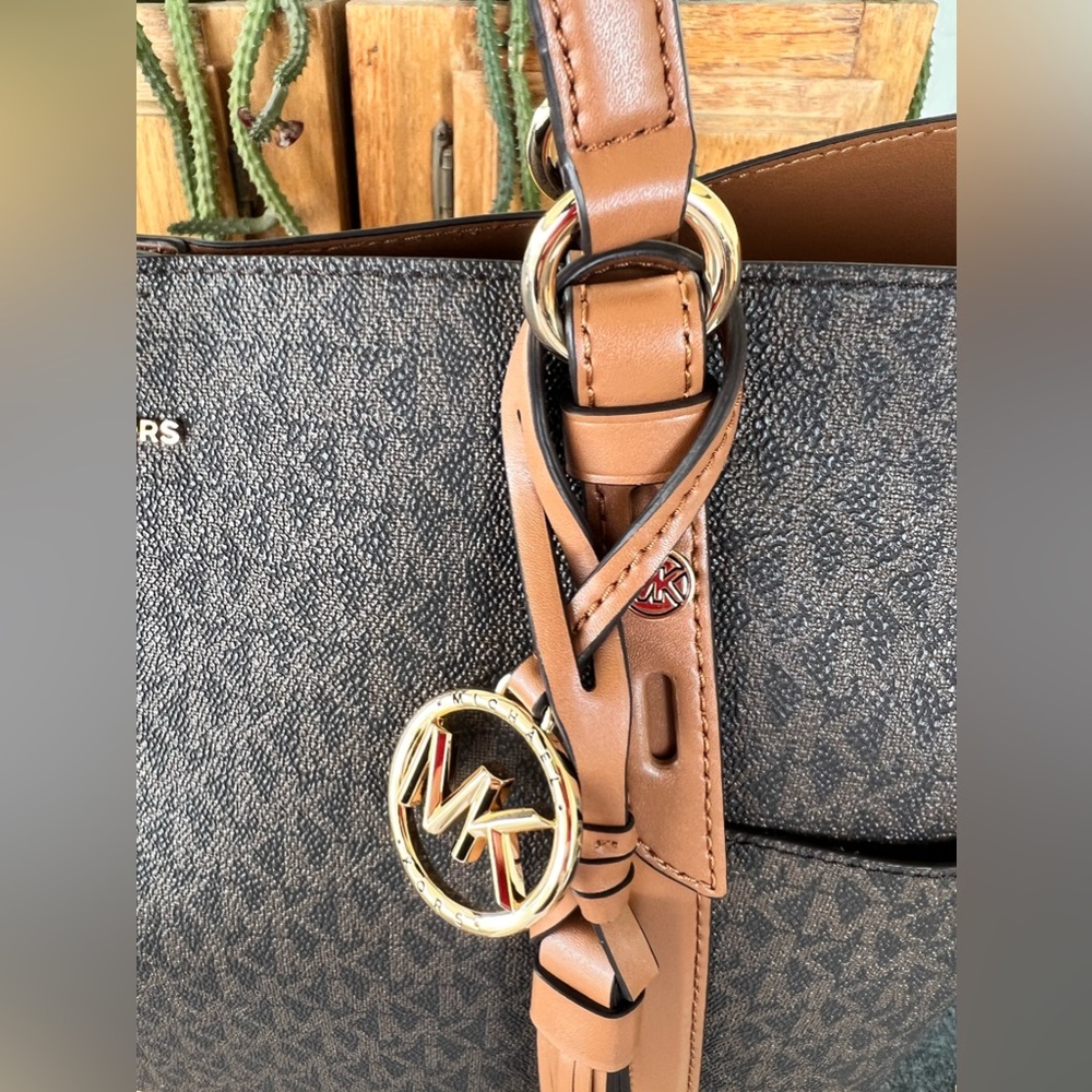 Michael Kors Sullivan Large Tote Bag - Picture 9 of 10